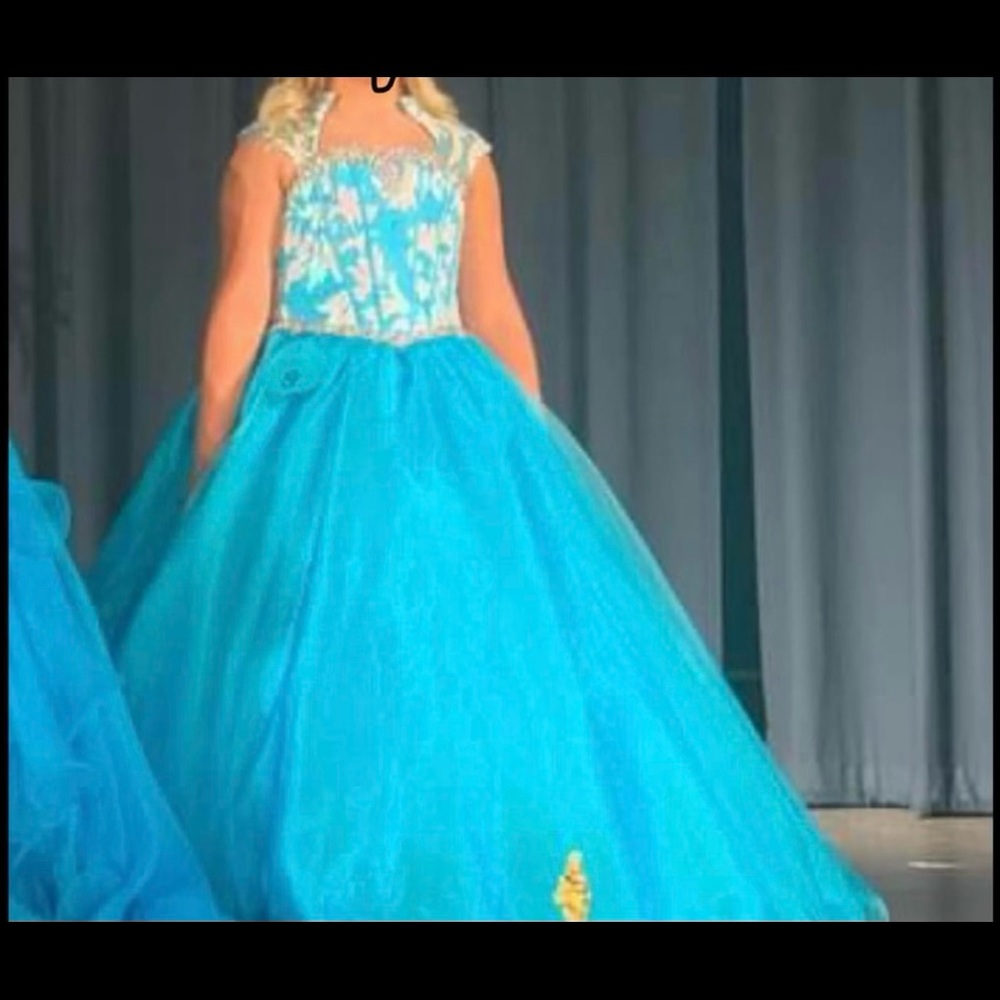 Girls Pageant Dress - Picture 5 of 6